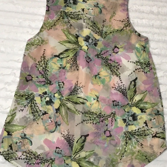 Love on Tap Chiffon Sleeveless Button Down‎ - Picture 2 of 4